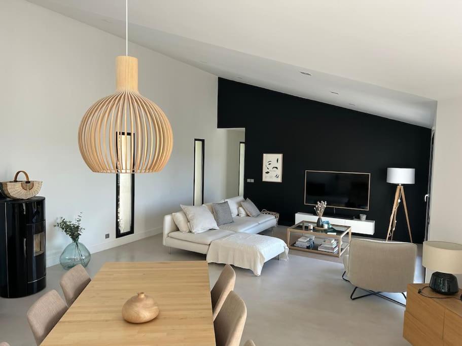 Belle Maison Contemporaine Ampus Exterior foto